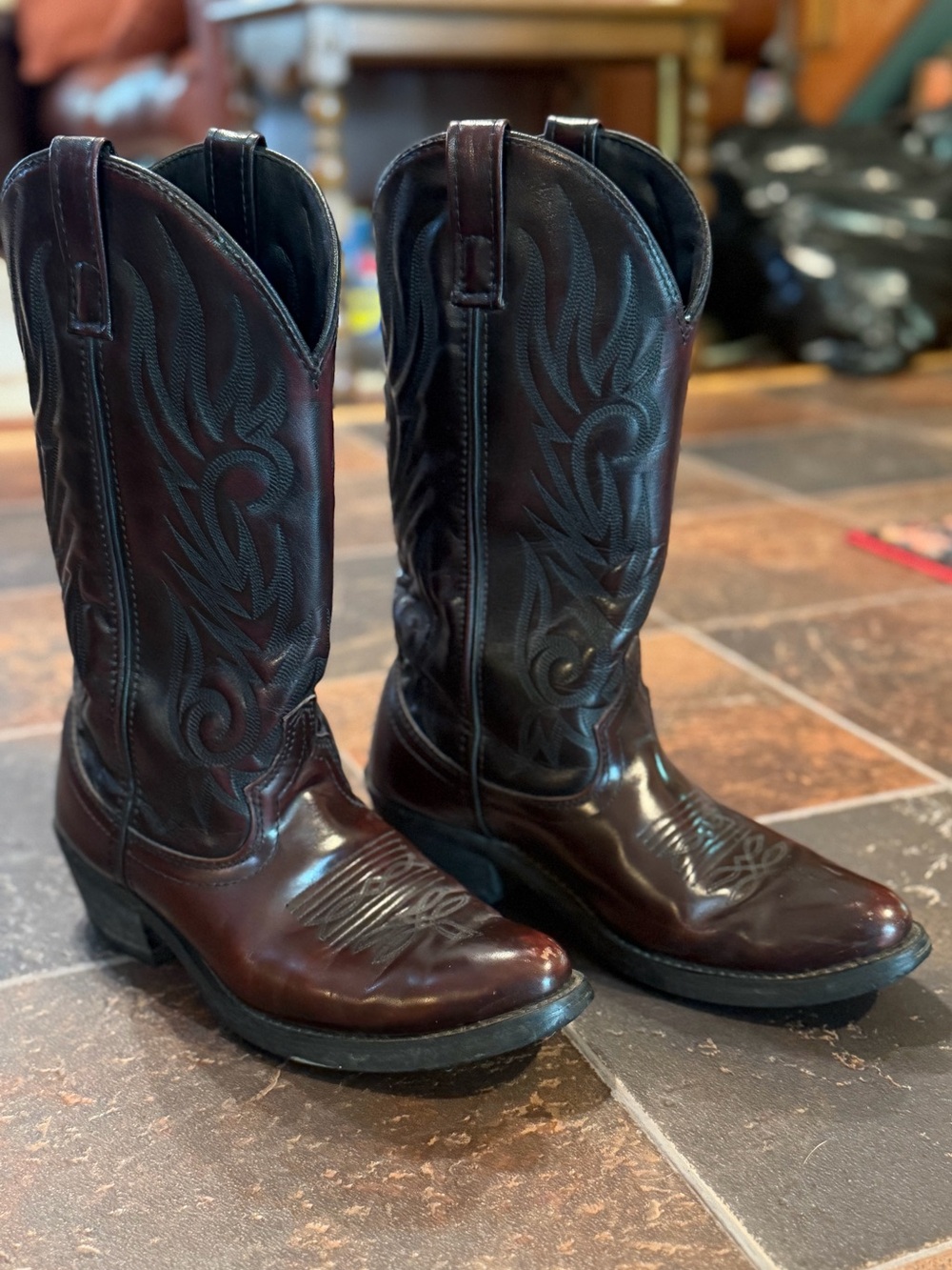 Laredo McComb Western Cowboy Boots in Black Cherry Women’s 10B / Mens 8.5D